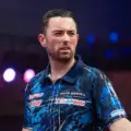 Littler a Humphries se na Australian Darts Masters ubránili vyřazení, Rock a Heta zářili